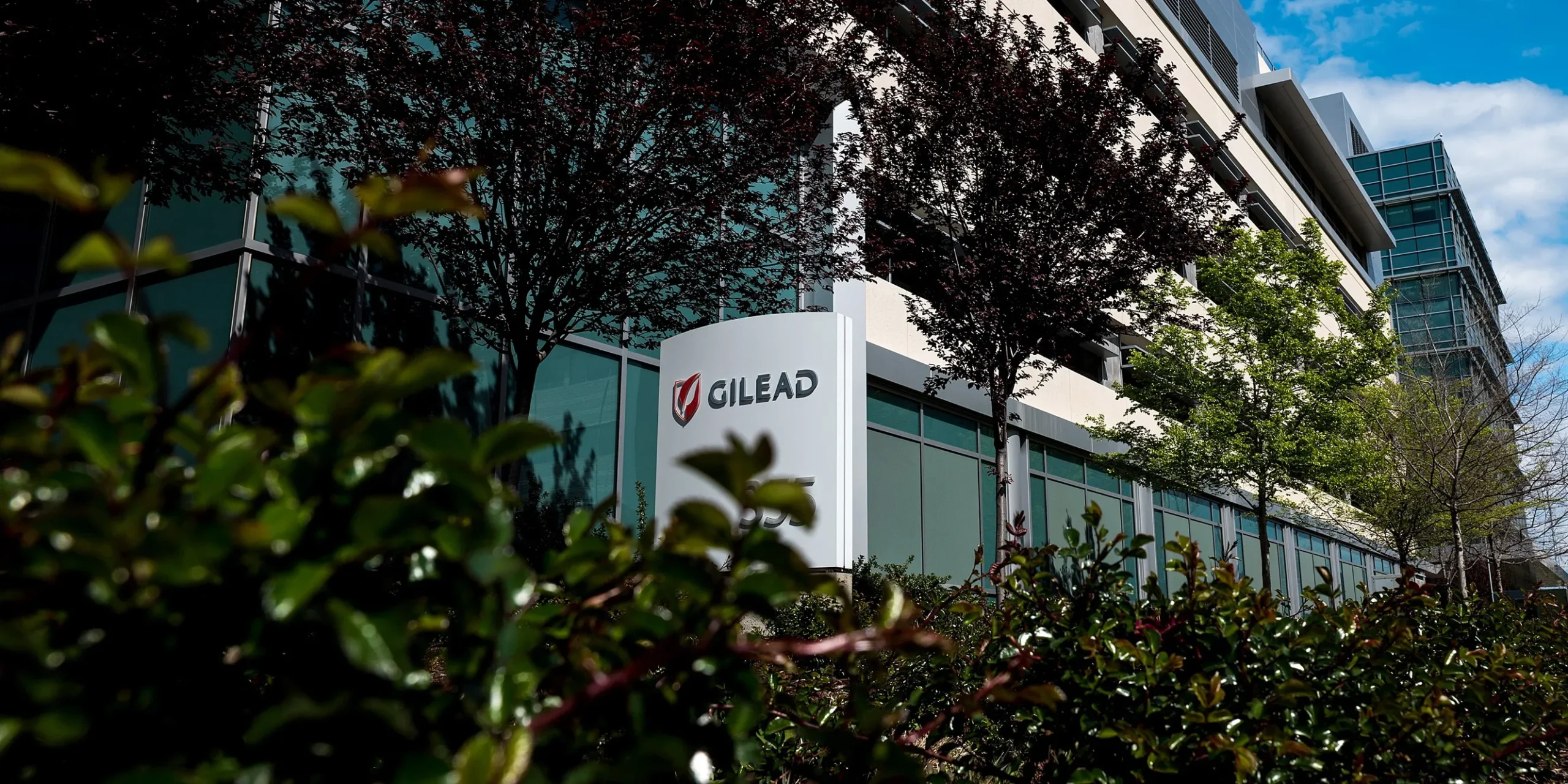 Featured image for “Gilead Must Commit to Immediately and Broadly License Lenacapavir to the MPP and ViiV Must Take Steps to Expand and Unshroud its MPP License on Dolutegravir”